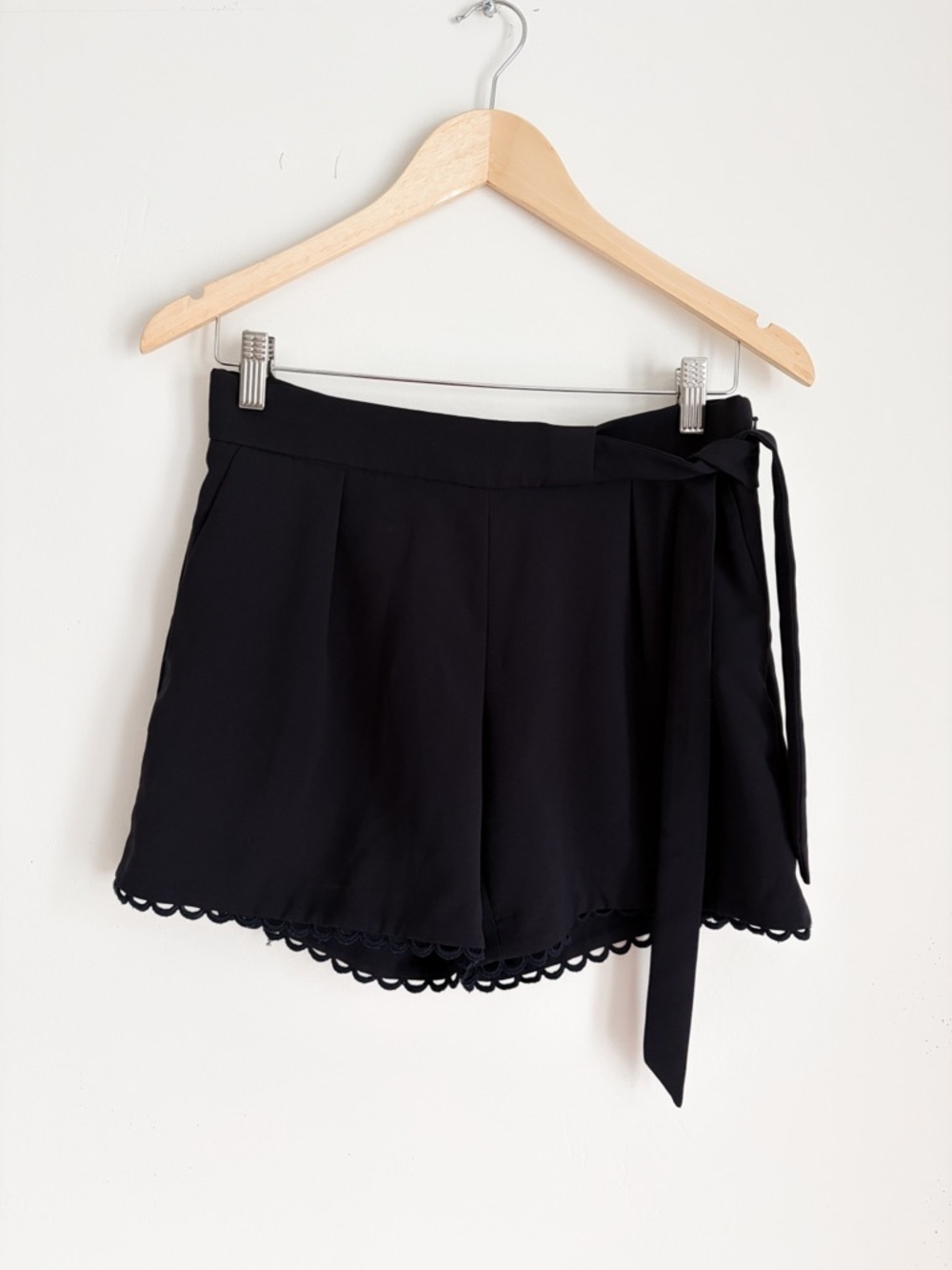 Banana Republic Navy Blue Scallop Hem Shorts - Size 0
